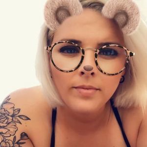 Meet your Posher, Cora